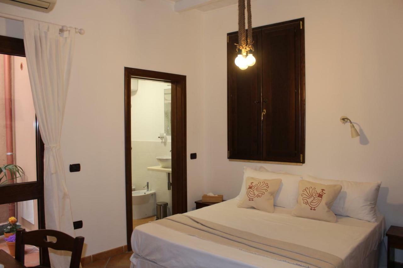 Cagliari Old Town B&B Bagian luar foto